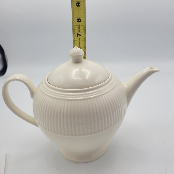 Vintage Windsor Teapot by Wedgwood England Porcelain Embossed Ribs & Dots Cream - Picture 11 of 12